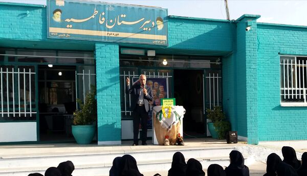 روایتگری هشت سال دفاع مقدس در دبیرستان فاطمیه