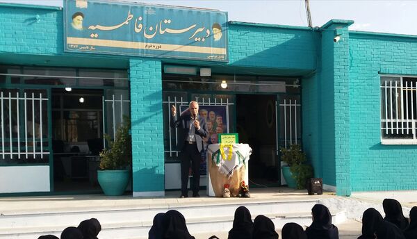 روایتگری هشت سال دفاع مقدس در دبیرستان فاطمیه