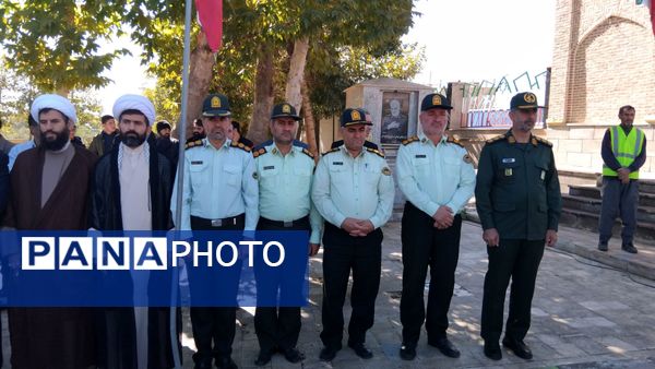 گلباران مزار شهدای اهر به‌مناسبت آغاز هفته دفاع مقدس