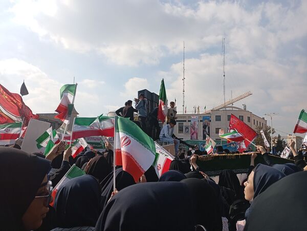حماسه دانش‌آموزان مشهدی در روز ۱۳ آبان