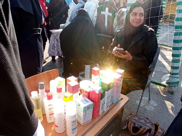 برپایی بازارچه‌ دانش‌آموزی در دبیرستان دلیری مشهد