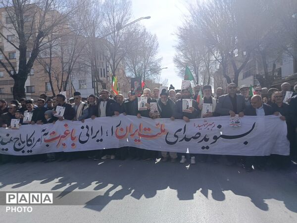 حضور کودکان در تشییع شهدای استان چهارمحال وبختیاری 