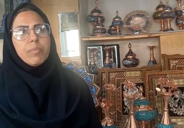 روایت زیبایی و دقت در دست‌های بانوی هنرمند