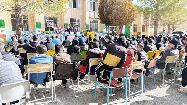 جشن انقلاب در مدرسه نخبگان عشایر 
