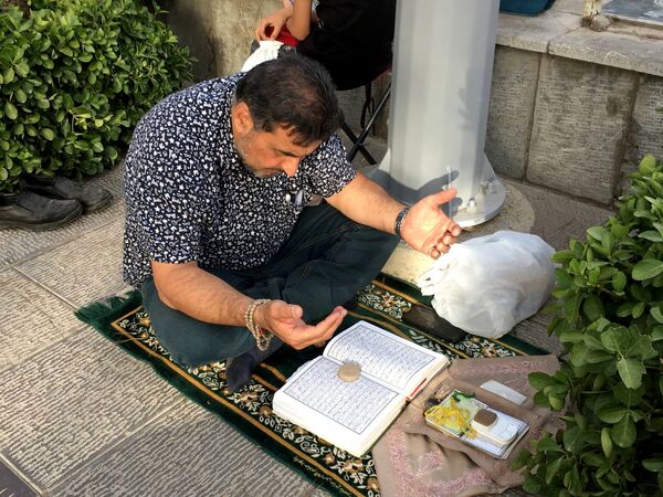 برپایی مراسم دعای عرفه در گلستان شهدای اصفهان
