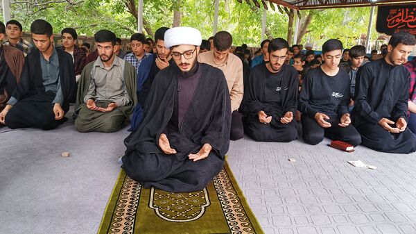 اقامه نماز دانش‌آموزی با حضور ۱۲۰ دانش‌آموز پسر در اردوگاه شهید بهشتی یاسوج