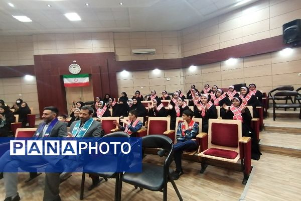 تقدیر از دانش‌آموز خبرنگاران فعال ناحیه 2 مشهد