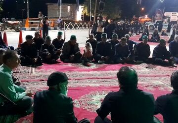 عزاداری و زنجیر زنی  شب هفتم ماه محرم در حسینیه شهدای شهر بار  