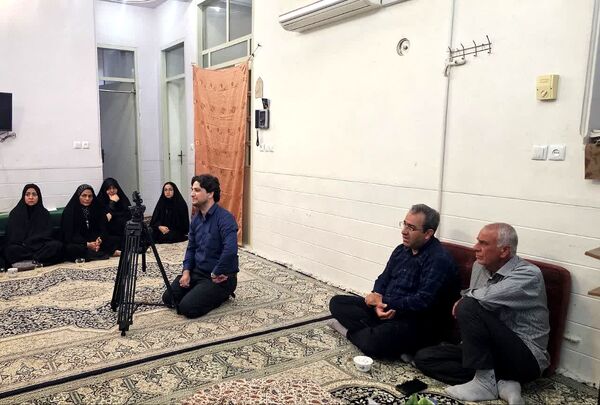 ادای احترام خبرنگاران پانا به مقام شهید جلال اقبال در چهل وششمین دیدار با خانواده شهدا