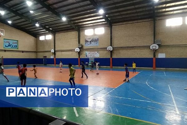 پدر و پسر در میدان ورزش؛ شور و نشاط ورزشی در مدرسه علامه طباطبایی پیشوا