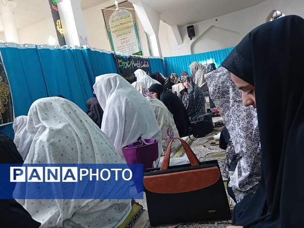 حضور دانش‌آموزان دبیرستان فاطمه الزهرا(س) و کوثر در نماز جمعه