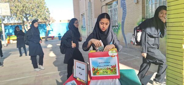 برگزاری جشن عاطفه ها در دبیرستان فرزانگان دوره ی اول 