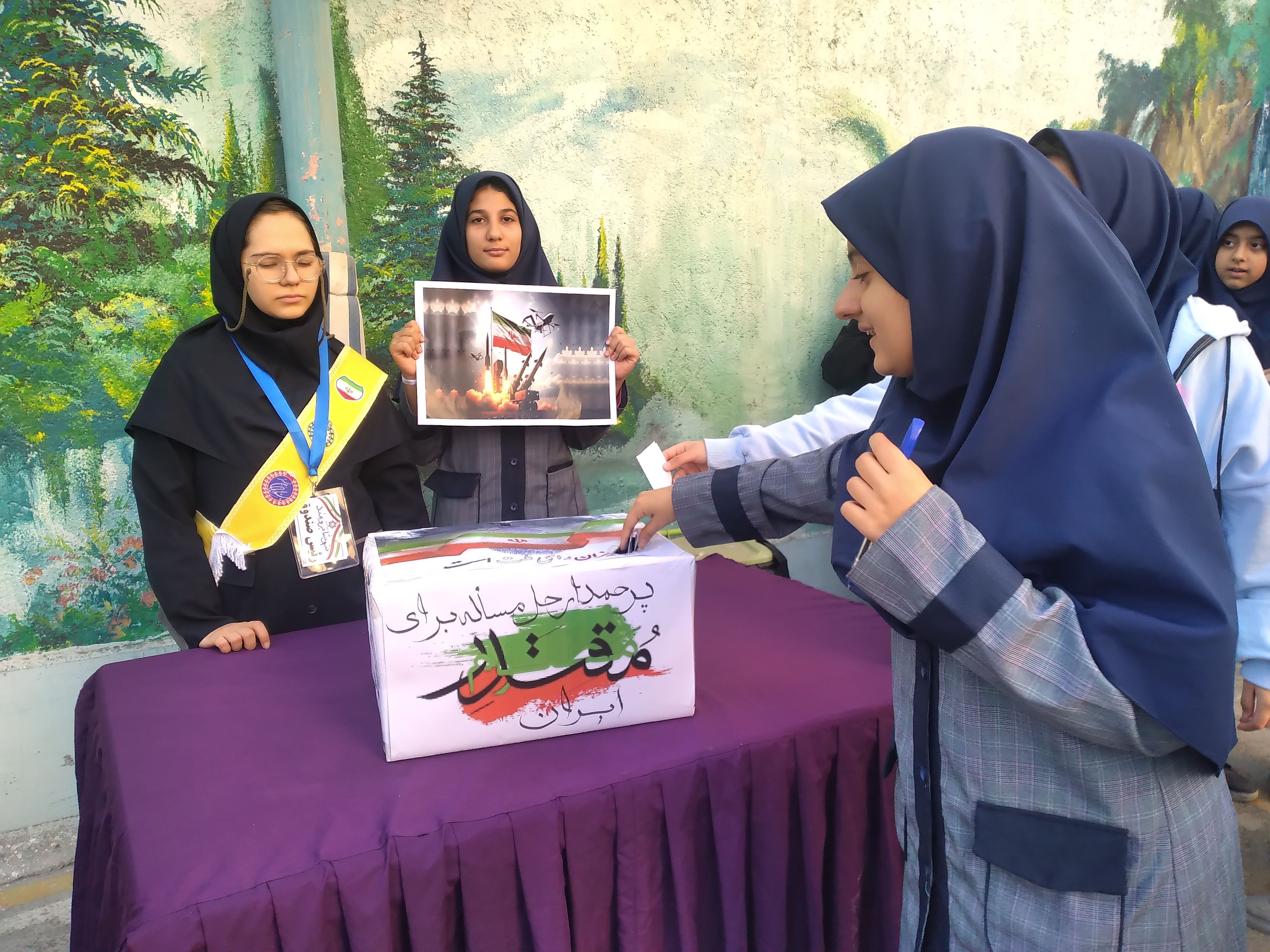 انتخاب نمایندگان شورای دانش‌آموزی در دبیرستان شاهد تکتم ناحیه سه