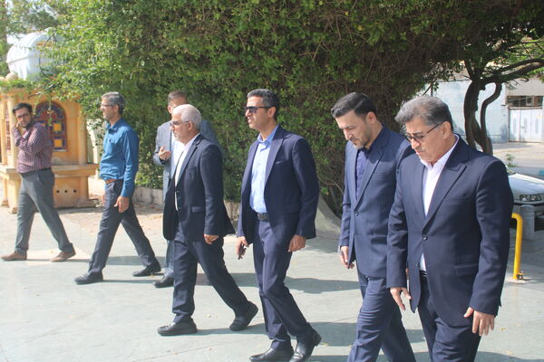 تجدید میثاق مدیرکل امور شاهد و ایثارگران وزارت آموزش و پرورش از شهدا در بوشهر