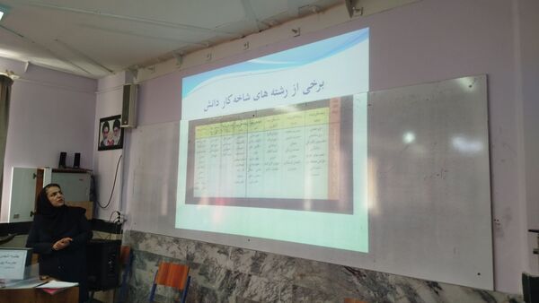 اولین مجمع عمومی انجمن اولیاء و مربیان در دبیرستان پیرایش نیشابور