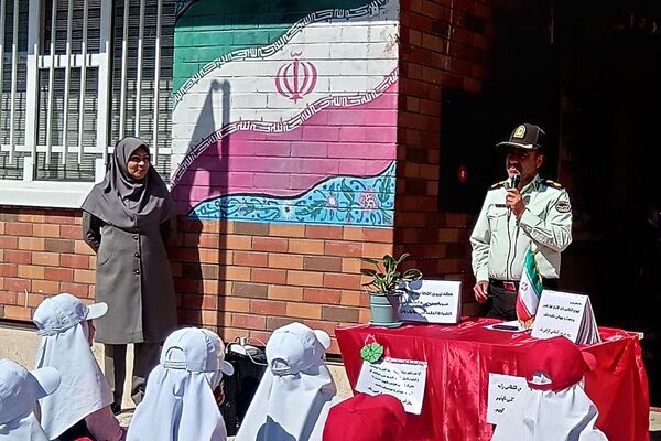 مراسم گرامیداشت هفته نیروی انتظامی در مدارس شهرستان فیروزکوه