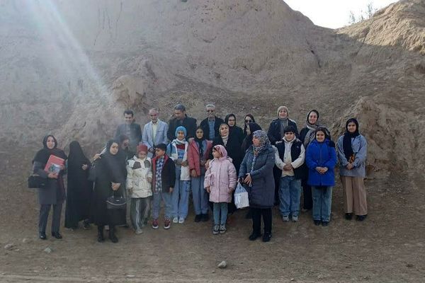 شاهنامه‌خوانی در دل تاریخ؛ بازدید فرهنگی اعضای کارگاه شاهنامه‌خوانی از قلعه ایرج پیشوا