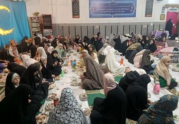 اعتکاف مادر‌دختری در مسجد فاطمیه نیشابور