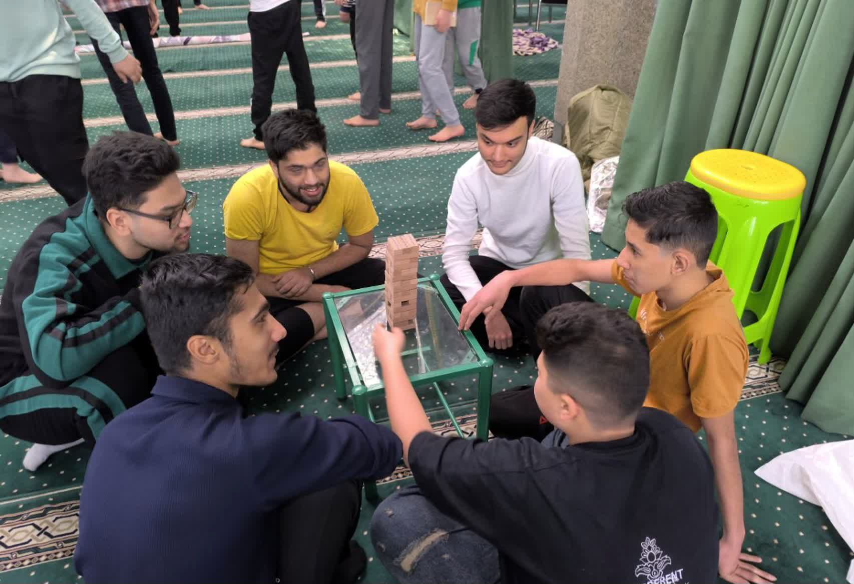 بازی‌های گروهی، سازنده فضایی صمیمانه در اعتکاف 