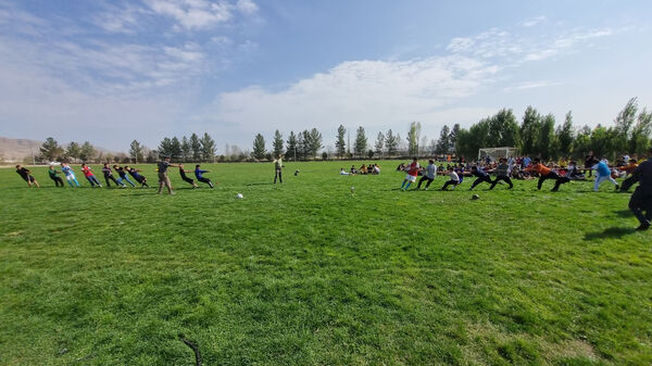 برگزاری آیین فعالیت‌های ورزشی درون مدرسه‌ای دبیرستان نمونه دولتی پژوهش آشخانه 