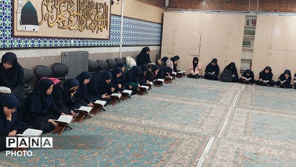 محفل انس با قرآن در دبیرستان نجمه ناحیه چهار