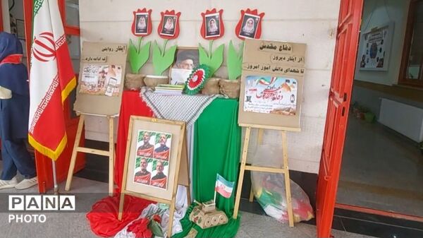 ادای احترام افتخارآمیز دانش‌آموزان آرمینه مصلی‌نژاد به رهبرشهید