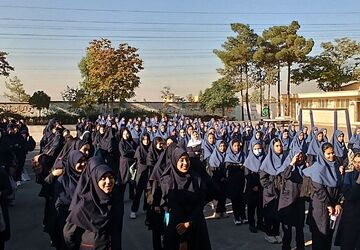 حال‌وهوای دانش‌آموزان دبیرستان ریحانه‌النبی باقرشهر در اولین روز سال تحصیلی 