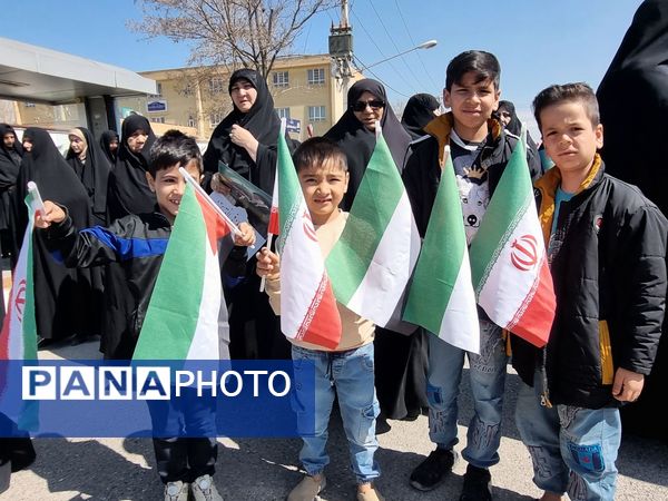 حضور باشکوه مردم، دانش آموزان و فرهنگیان منطقه رضویه در راهپیمایی روز جهانی قدس 