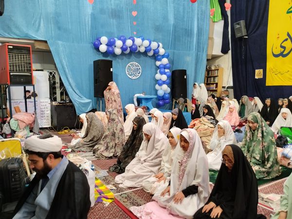 اعتکاف دختران نوجوان در مسجد سیدالشهدا مشهد