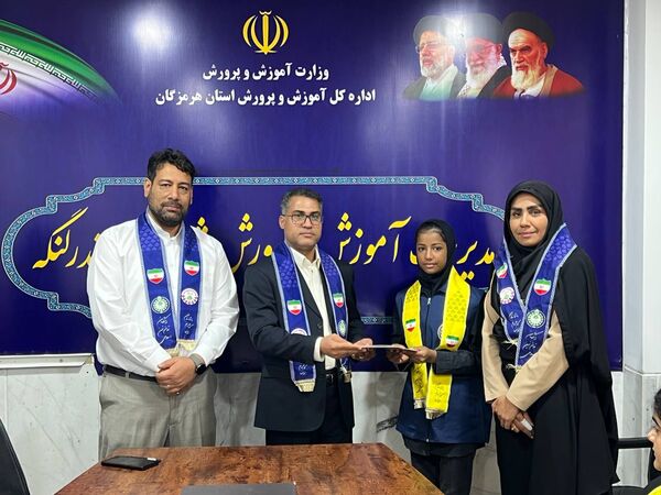 مراسم تجلیل از دانش‌آموز خبرنگاران بندرلنگه