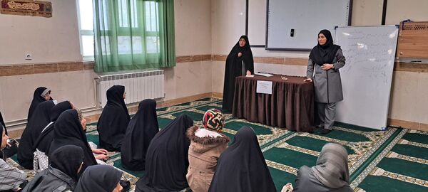 جلسه آموزش خانواده در دبستان هاشمی رفسنجانی  ناحیه یک  مشهد