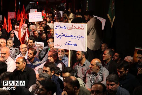 گردهمایی مردم همدان در پاسداشت مقام رهبر شهید انقلاب در رواق کشوردوست