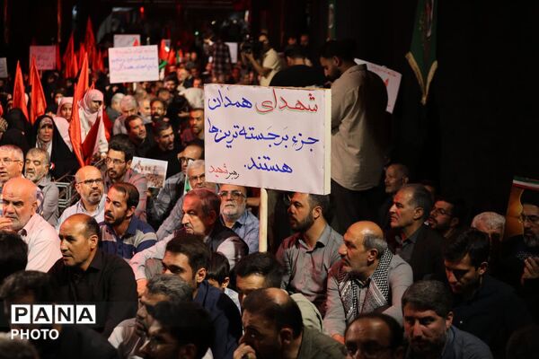 گردهمایی مردم همدان در پاسداشت مقام رهبر شهید انقلاب در رواق کشوردوست