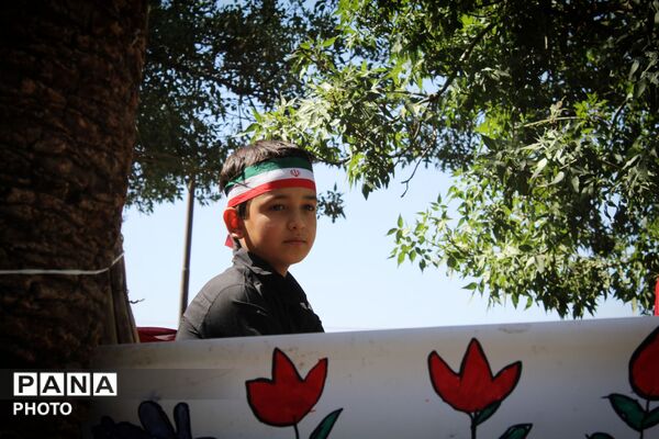 خادمِ کوچک، عشقِ بزرگ