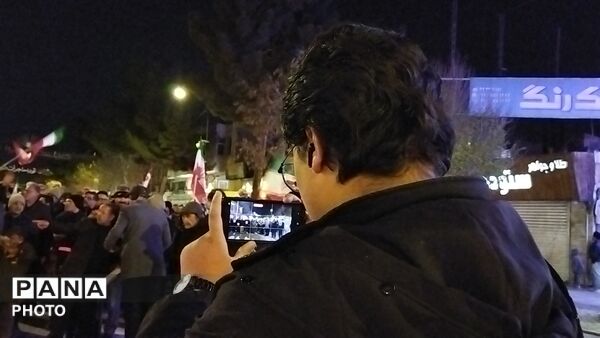 اجتماع خانوادگی فرهنگیان نیشابور در خیابان امام خمینی 