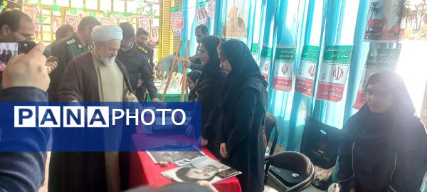 مراسم دهه فجر در مدرسه حضرت زینب اسدآباد 