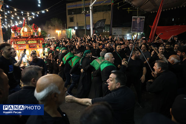 عزاداری شب عاشورا در محله دولت آباد تهران