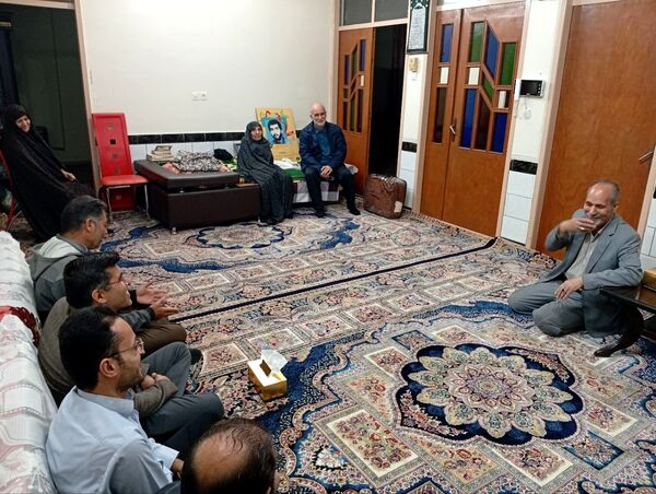 تکریم و بزرگداشت مادر و همسر شهید نورانی توسط کادر دبیرستان میثاق
