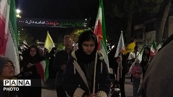 دختران نیشابوری در صف اول تجمعات-۳