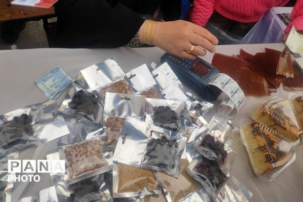 بازارچه دست سازه‌های دانش‌آموزی