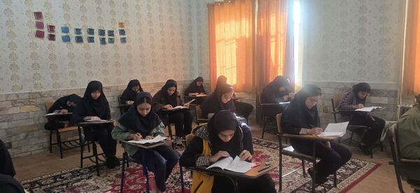 برگزاری آزمون جامع در دبیرستان شاهد فردوس بافق