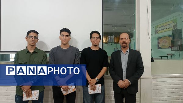 جلسه تبادل تجربه با رتبه ۵ کنکور در دبیرستان شاهد ابوذر غفاری 