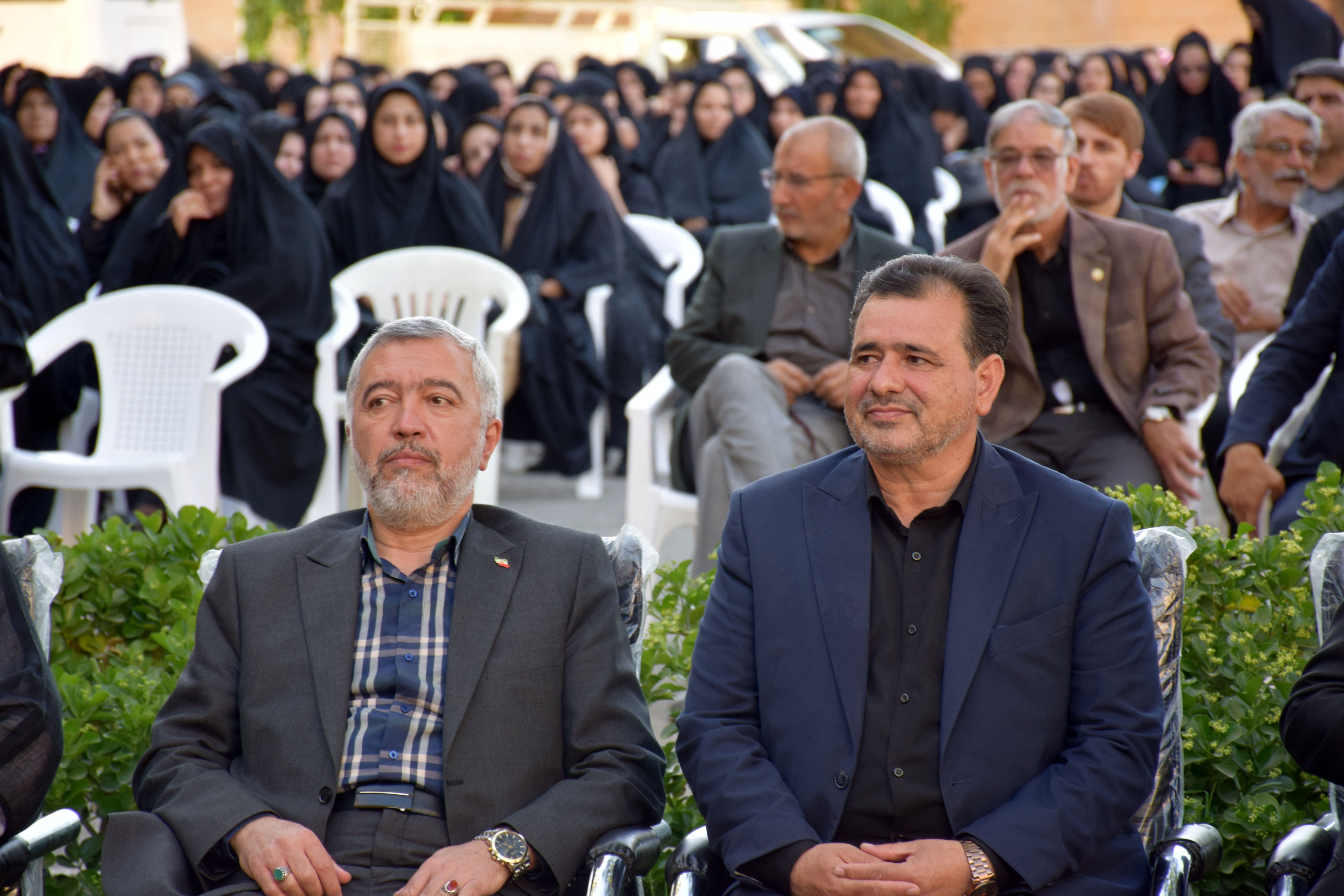 مکتب اهل‌بیت (ع) شیعه را تا امروز زنده نگه داشته است