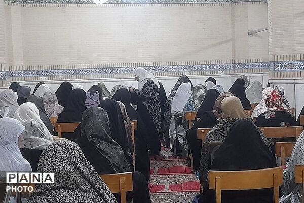 حضور پرشور نمازگزاران در نماز جمعه ورامین