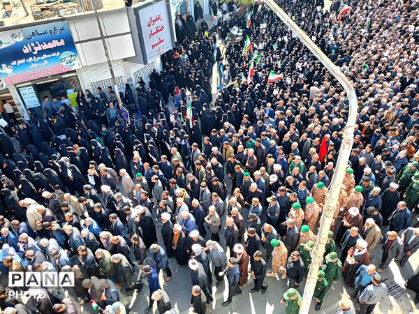 شهید وطن بر روی دستان مردم شهید پرور تشیع شد