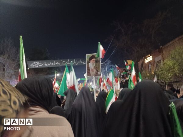 پیمان دوباره با رهبری با نوای رسای مهدی رسولی در آیین تجدید بیعت 
