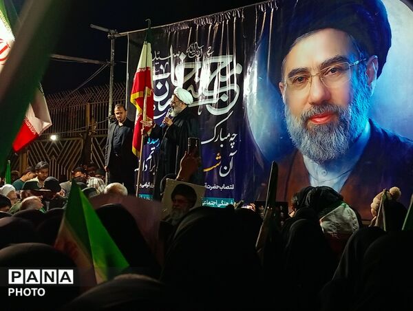 اجتماع پرشور مردم در میدان مرکزی خلیل آباد
