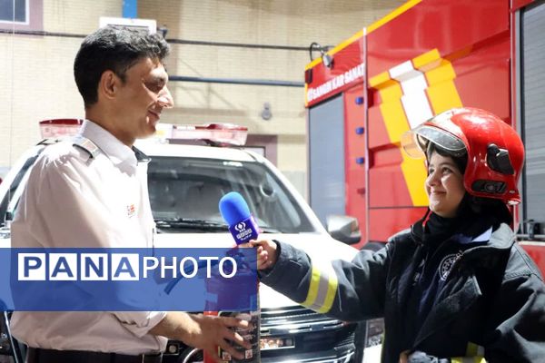 بازدید خبرنگاران پانا ناحیه یک و دو یزد از مرکز شماره ۹ آتشنشانی یزد