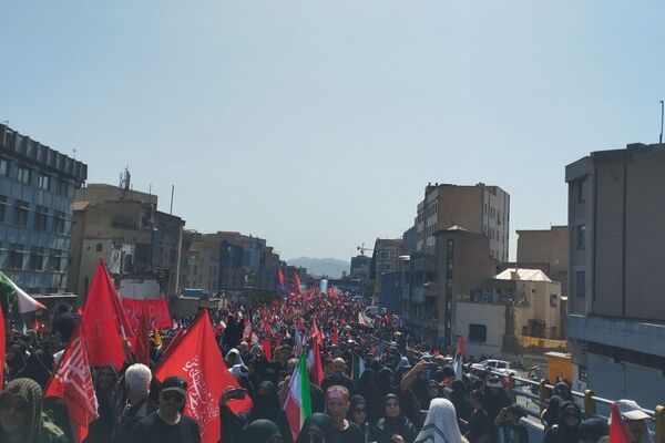 حضور گسترده و حماسی مردم ایران در تشییع پیکر رهبر شهید انقلاب