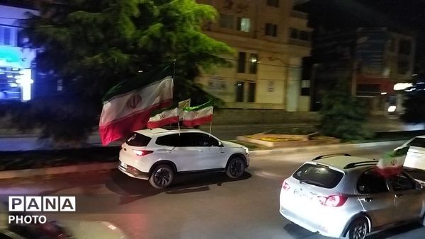 پرچم های ایران و حزب الله  بر فراز شهر نیشابور 